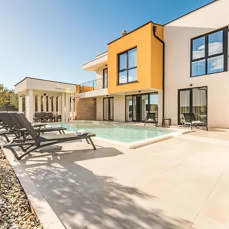 Сasa de vacaciones With Heated Pool By Interhome *