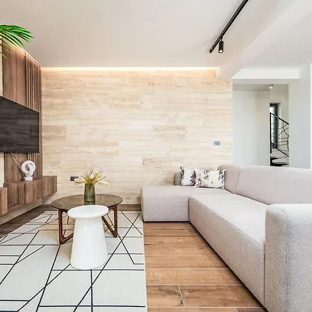 With Heated Pool By Interhome Сasa de vacaciones *