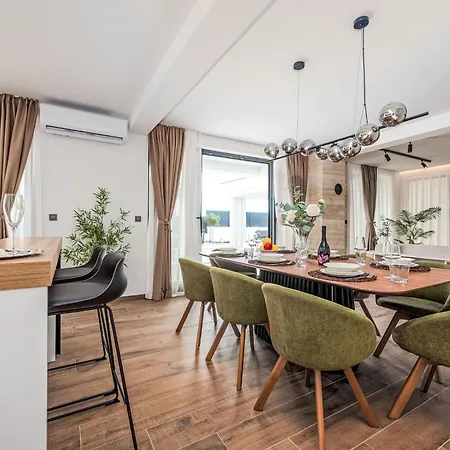 Сasa de vacaciones With Heated Pool By Interhome