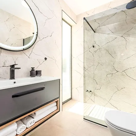 With Heated Pool By Interhome Сasa de vacaciones *