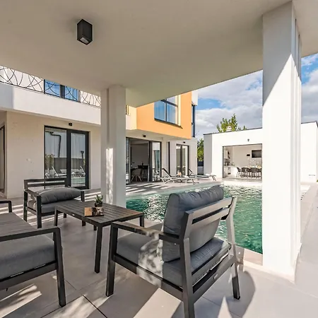 With Heated Pool By Interhome * Pridraga